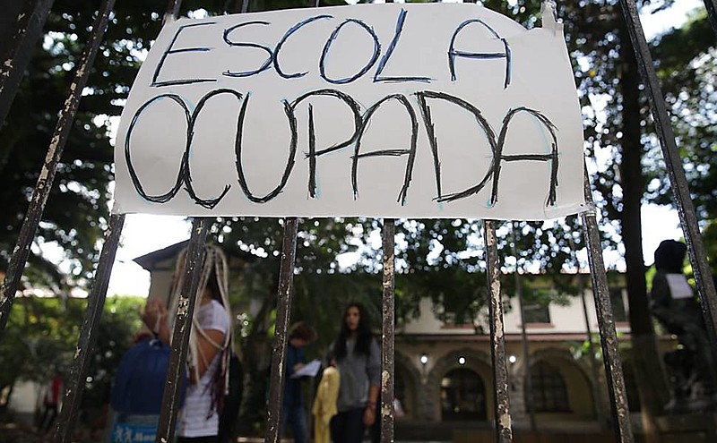 Alunos ocupam escola contra as reformas do Ensino Médio