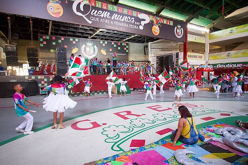 Escola de Samba Mirim Pimpolhos da Grande Rio: arte,infância e inclusão social