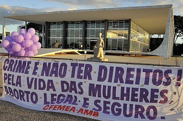 Um aspecto que dificulta o acesso ao aborto legal é a falta de informação