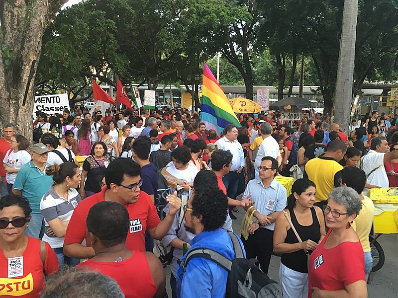 Sindicatos e movimentos populares realizaram assembleia e ato na tarde da quinta-feira (18), na Praça do Derby