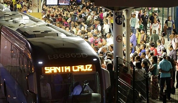 Diariamente, cerca de 450 mil pessoas passam pelo Terminal Alvorada na Zona Oeste do Rio