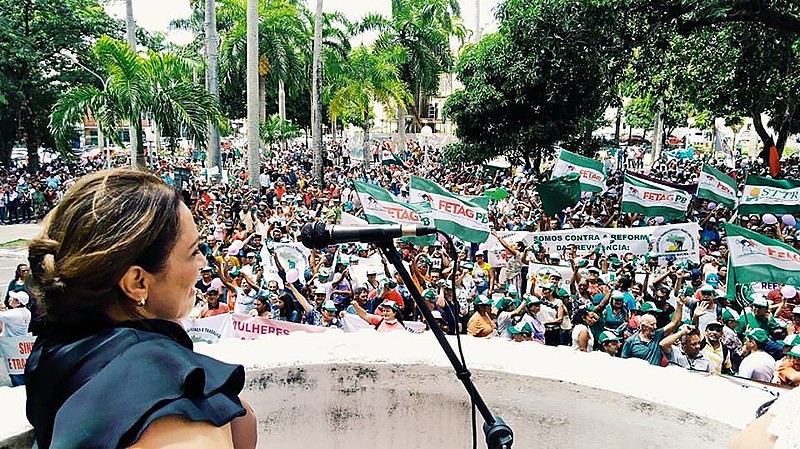 Cida Ramos no parlatório da ALPB, em frente à praça João Pesso