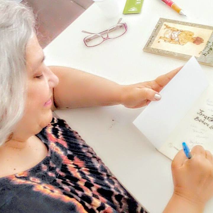 Em sua obra, as mulheres são protagonistas e os homens, coadjuvantes. “Já basta eles estarem à frente na vida real”