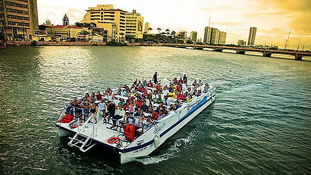 Passeio de Catamaran é um pouco mais caro, mas proporciona a vista da cidade de outros ângulos