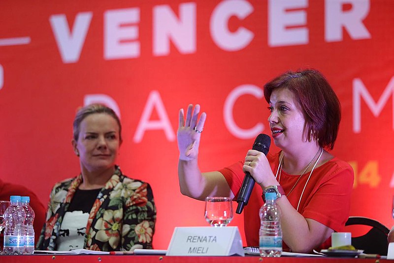 A presidenta do PT, Gleisi Hoffmann (esq.), e Renata Mielli, do FNDC