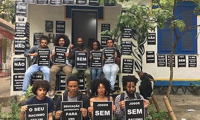 Estudantes protestam após episódios de racismo nos Jogos Jurídicos no Rio.
