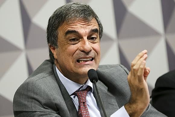 Cardozo também levantou a suspeição sobre o advogado Miguel Reale Júnior, um dos autores da denúncia que levou a abertura do processo de impeachment, que segundo ele, por ser filiado ao PSDB, não poderia ser subscrever a denúncia.