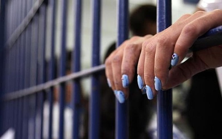 Por prever a extinção da punibilidade, uma vez que as mulheres recebem o indulto, significa que estão em liberdade. 