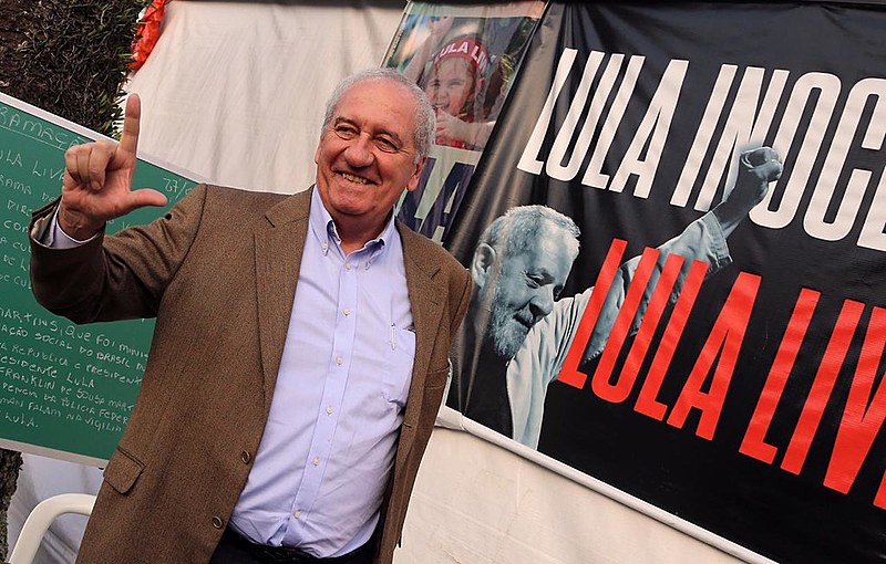 Franklin Martins visitou o ex-presidente e falou à militância da Vigília Lula Livre
