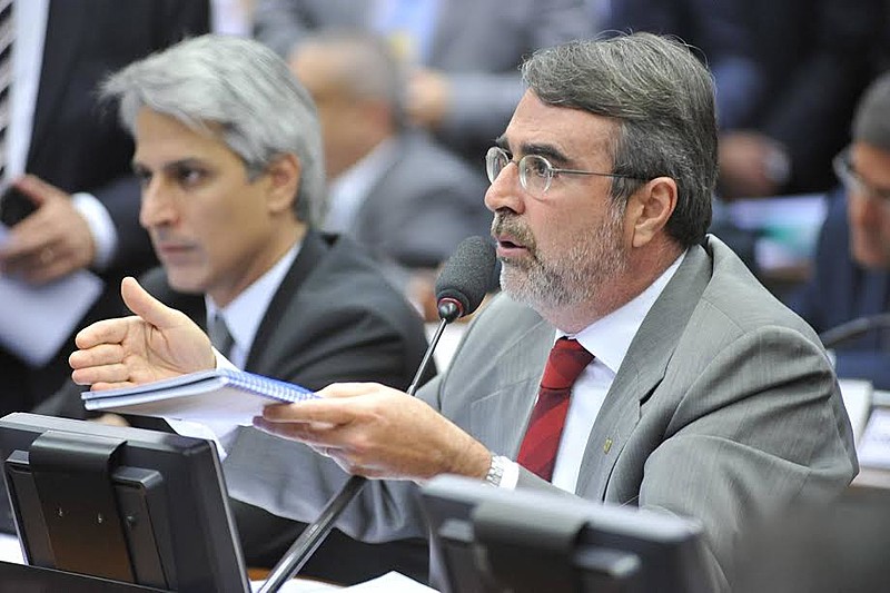 "Se nada for mudado, nós vamos ter uma campanha multimilionária", avalia deputado Henrique Fontana (PT-RS)
