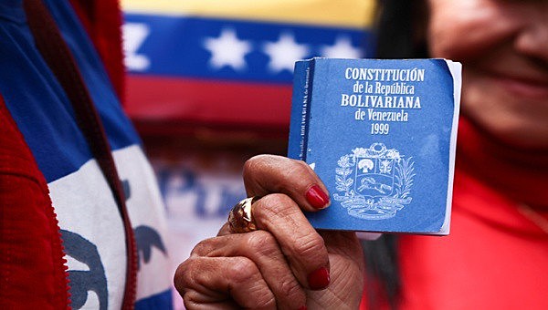 As tentativas golpistas ameaçam a Constituição venezuelana