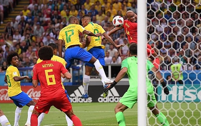 Durante eliminação do Brasil pela Bélgica na Copa do Mundo de 2018, Fernandinho foi alvo de ataques racistas por fazer gol contra