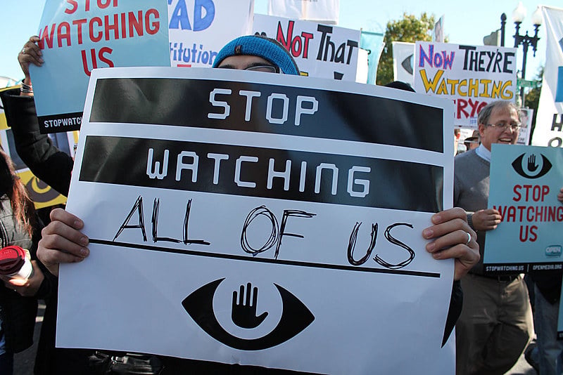 Manifestantes protestam contra a vigilância em massa em Washington (EUA) logo após Snowden revelar ao mundo práticas da NSA