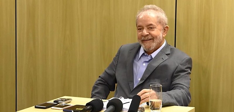 Ex-presidente Lula durante entrevista na PF em Curitiba (PR). Petista foi declarado preso político por entidade.