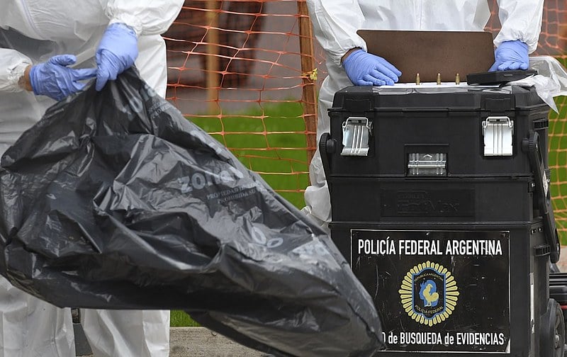 Segundo polícia, imagens registradas por câmeras de segurança estão auxiliando na identificação dos culpados