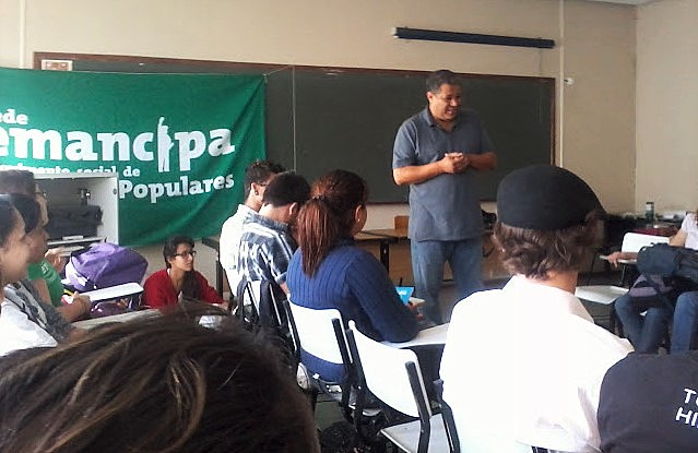 Aula em cursinho popular da Rede Emancipa, que atua nas cinco regiões do país