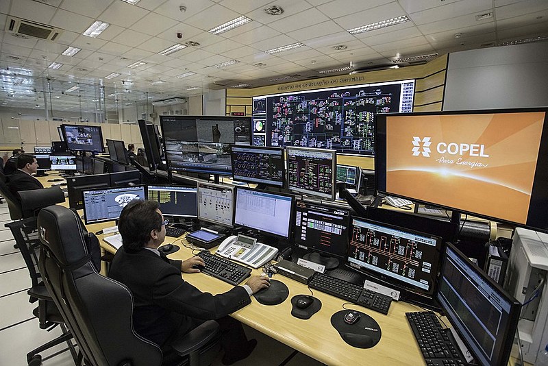 Em setembro de 2018, a empresa tinha 8064 funcionários. Agora são 7513. E a tendência é pela redução do quadro pessoal
