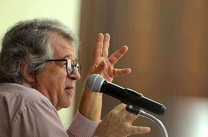 “O flagelo do desemprego é tão grande que você pega qualquer coisa e depois vai reclamar”, diz o sociólogo e professor da Unicamp