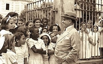 Getúlio Vargas (foto), ex-presidente brasileiro, se dirigia à população interpelando a todos como trabalhadores do Brasil