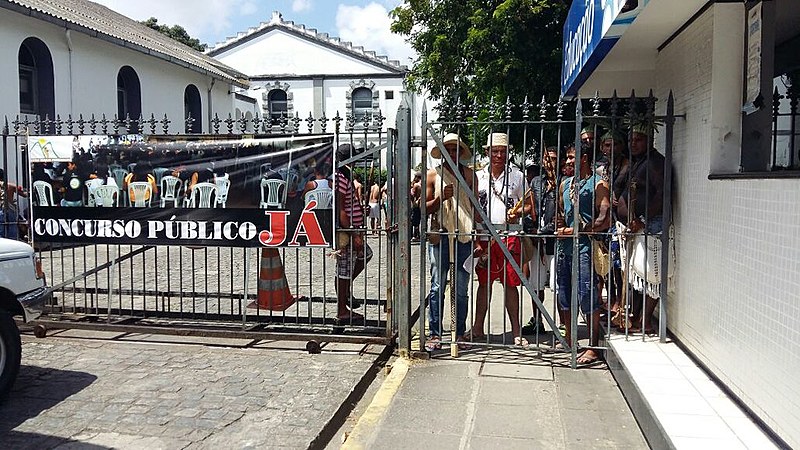 Professoras, professores e representantes de 11 povos indígenas ocupam a Secretaria Estadual de Pernambuco contra municipalização do ensino