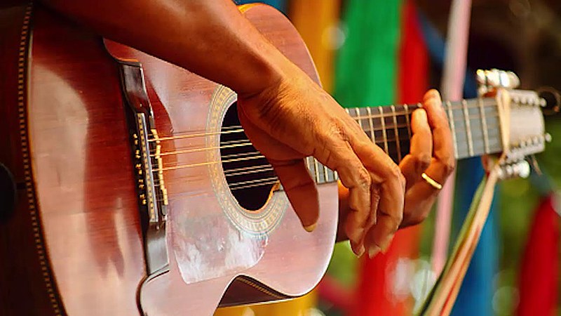 Típica do Brasil, viola caipira é tocada por todo interior do país
