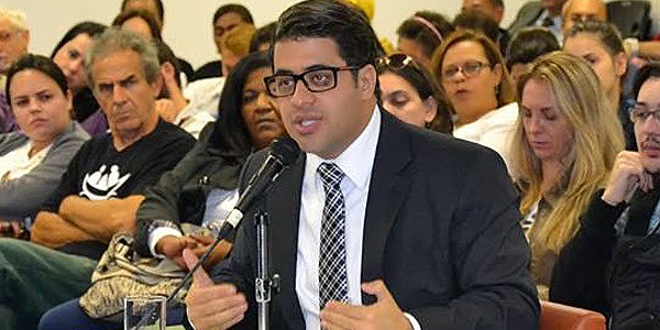 Dimitri Sales, doutor em Direito Constitucional que afirma que ECA já prevê a responsabilização de adolescentes em conflito com a lei