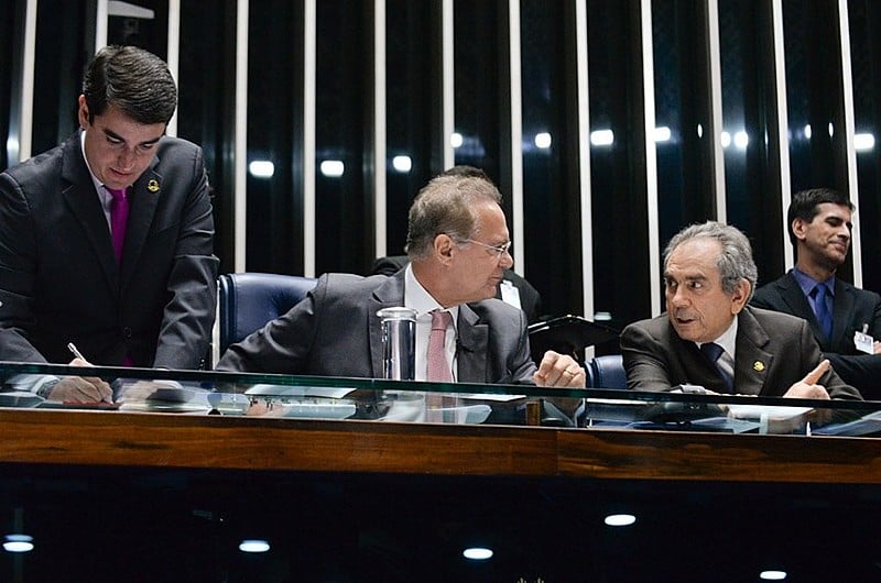 O senador Raimundo Lira (dir.) foi indicado pelo PMDB para presidir a comissão