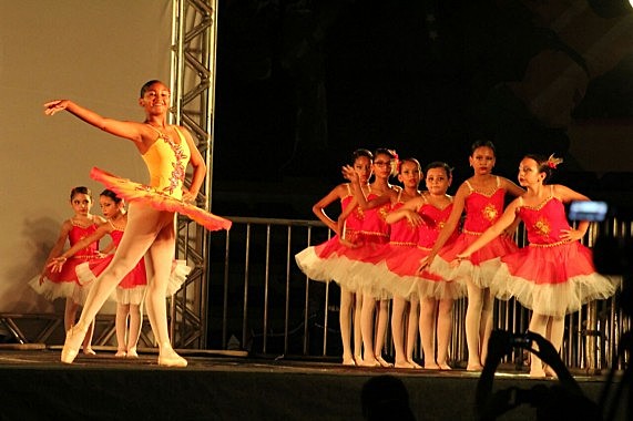 Entre os presentes estarão cerca de 200 alunos e profissionais, além do grupo convidado Ballet Darlene Moura