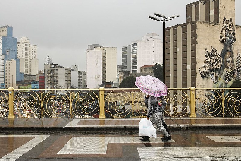 Somos tempo humano, somos além sistema capitalista. Amamos e significamos formas de amor.