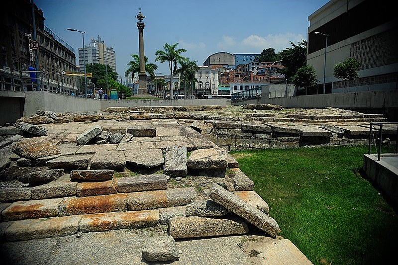 O Cais do Valongo foi construído em 1811 e foi porta de entrada mais de 1 milhão de escravos africanos no Brasil