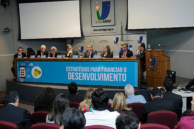 A oposição lançou, na última terça (13), a Frente Parlamentar em Defesa dos Bancos Públicos