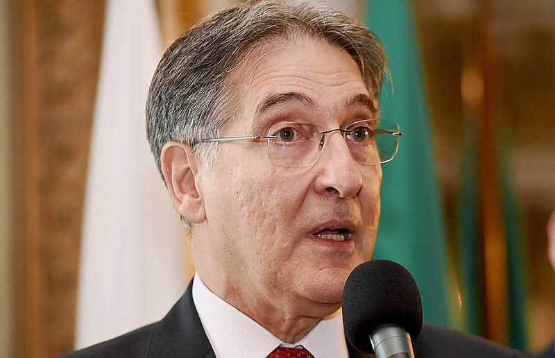 Servidores criticam privatização e atraso de salários