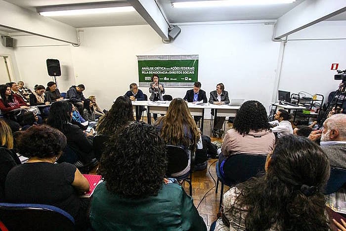 Evento discutiu processos políticos do governo ilegítimo de Michel Temer e o avanço da PEC 241, votada ontem