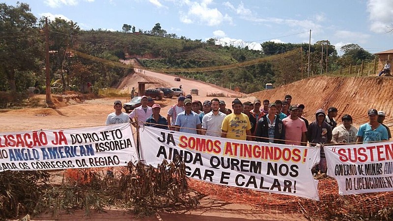 Comunidades de Conceição do Mato Dentro protestam contra Anglo American em 2015