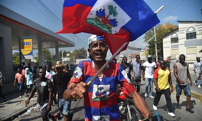 As revoltas populares já derrubaram o primeiro ministro e colocaram na mira o atual presidente Jovenel Moises