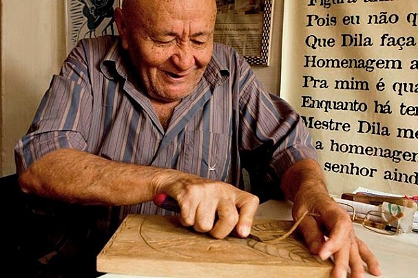 Mestre Dila é um dos mais famosos xilogravuristas pernambucanos.