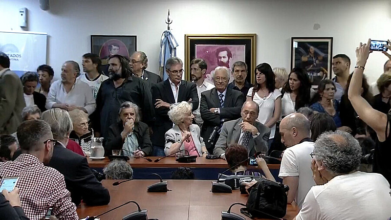 Movimentos sociais se reuniram na Argentina e alertaram que democracia no país está em 'risco'