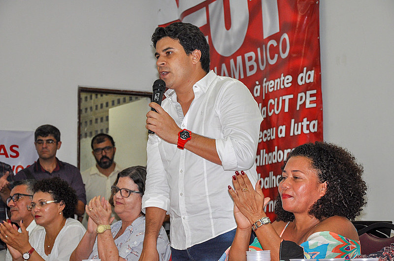 Carlos Veras foi eleito deputado federal pelo PT com 72.005 votos em todos os municípios de Pernambuco, incluindo Fernando de Noronha