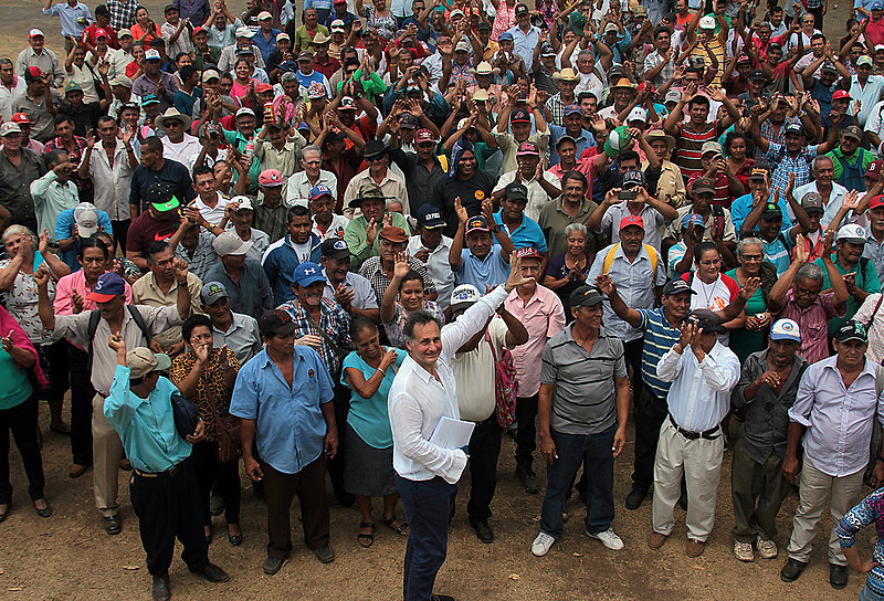 Trabalhadores nicaraguenses afetados por pesticida se reúnem com advogado francês em março deste ano