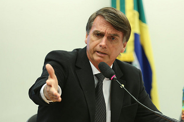 Bolsonaro no solo tiene fuerte presencia digital, sino que también piensa y articula de forma no analógica