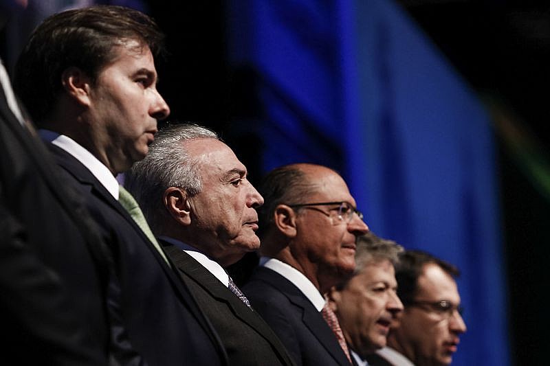 No caso brasileiro, o usurpador Temer ocupa ilegitimamente a Presidência da República
