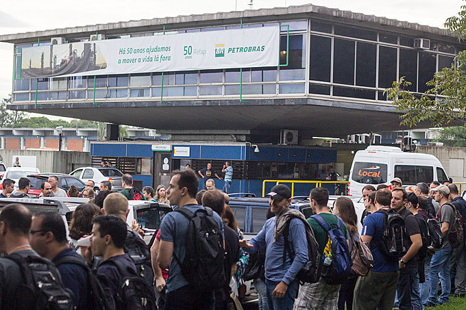 Manifestação foi realizada de manhã cedo, horário em que trabalhadores e trabalhadoras chegavam para seu turno