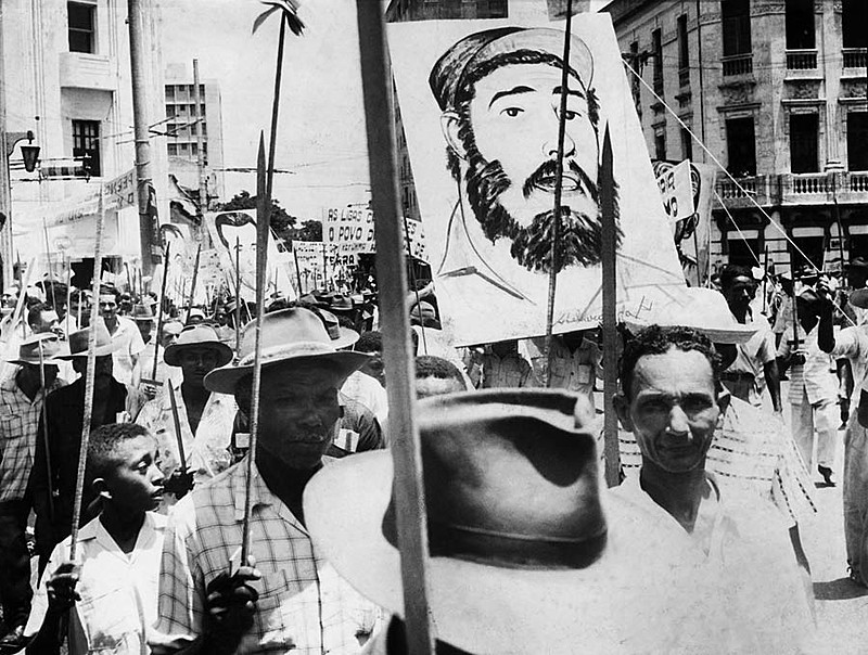 Manifestação da Liga dos Camponeses em 1960 exalta Fidel Castro e a revolução cubana