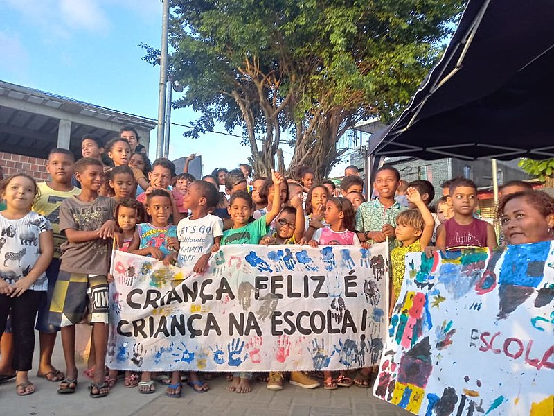 "Não podemos permitir que arranquem de nossas crianças a infância".