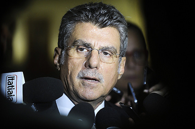 El líder del gobierno en el Congreso, el senador Romero Jucá, del PMDB, anunció la postergación de la votación en la tarde de este miércoles