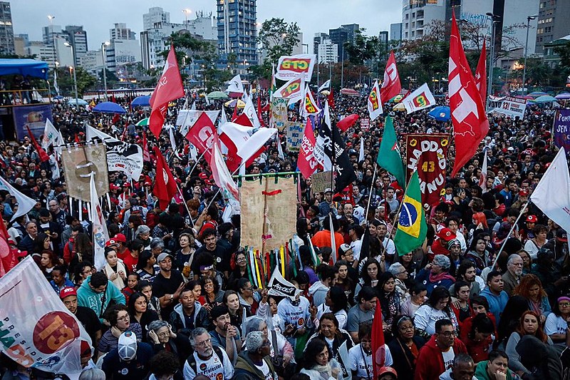 Cerca de 20 mil pessoas participaram de ato em defesa da democracia