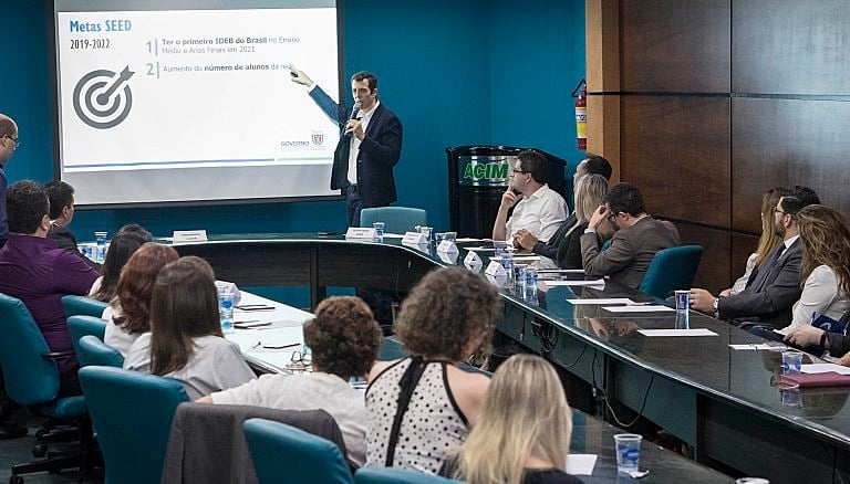 Reunião do Secretário da Educação.