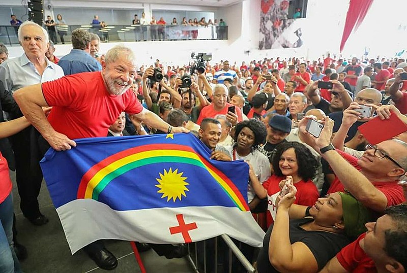 "É necessário permanecer em defesa da candidatura de Lula pois defendê-lo é defender a democracia."
