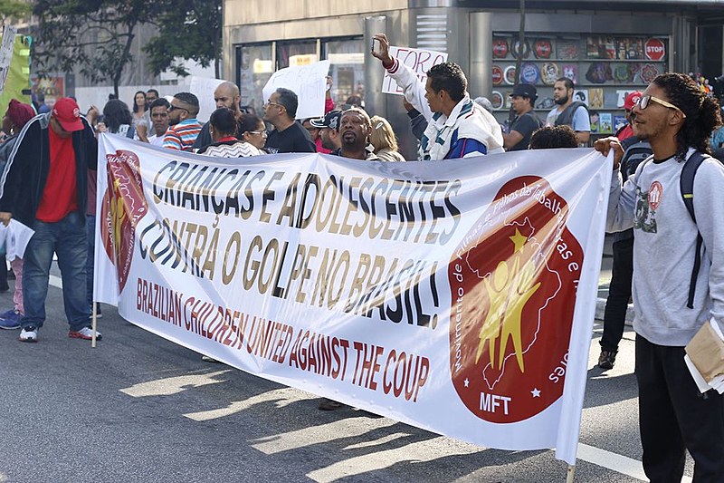 Manifestantes foram impedidos de se manifestar na entrada do prédio da Fiesp