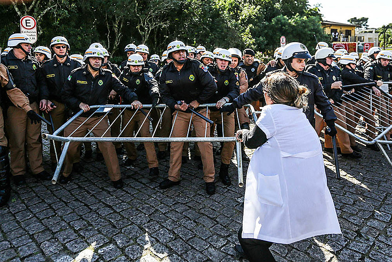 Vereadores de Curitiba aprovaram a terceirização da Saúde e da Educação, por meio da liberação de adoção de Organizações Sociais (OSs)